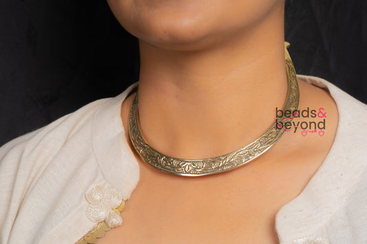 Casual Golden Hasli Necklace