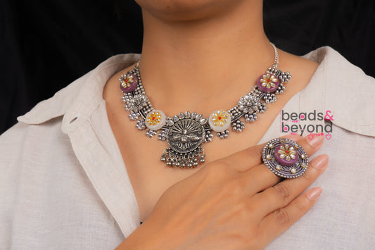 Noor Necklace with Earrings