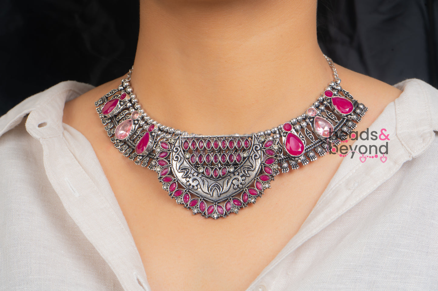 Crimson Blush Collar Necklace with Earrings