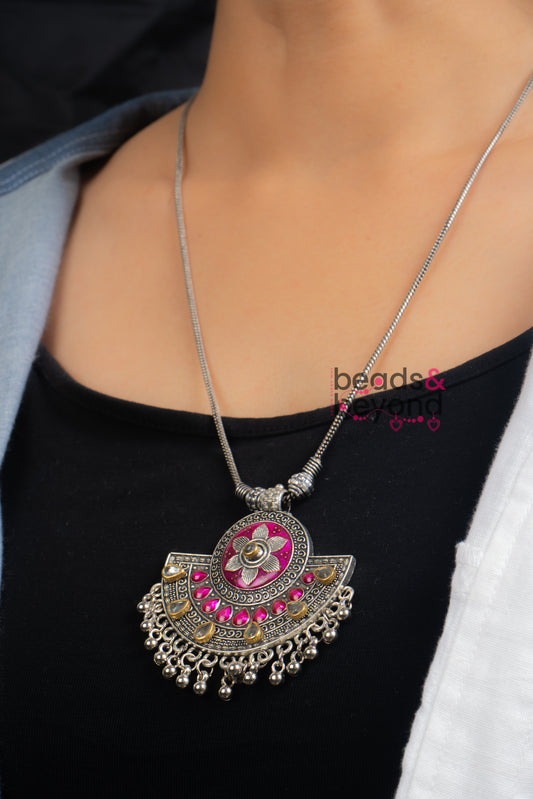 Gulabi Kshiraj Pendant Necklace