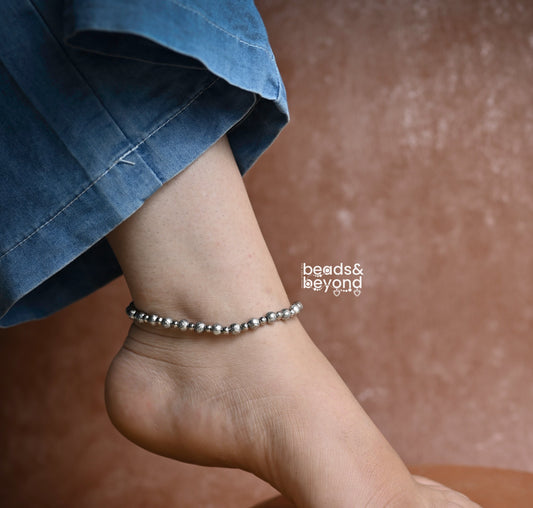 Quotidian Thread Anklet