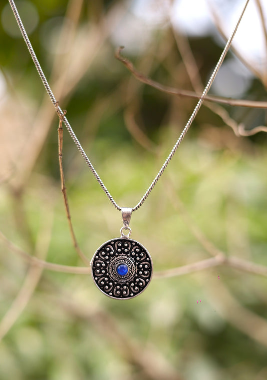 Neel Pendant Necklace